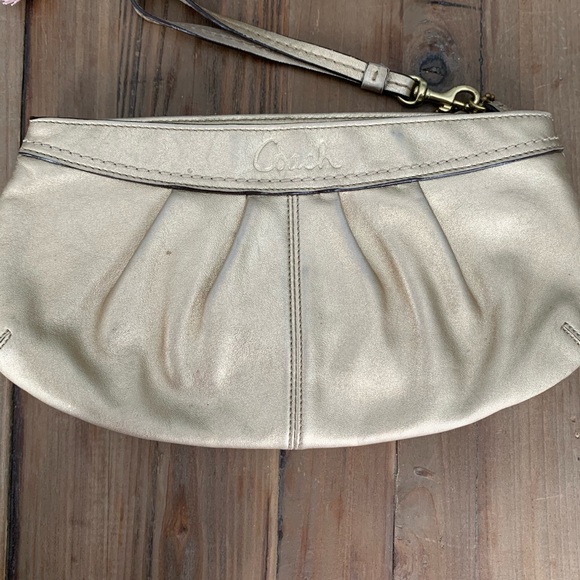 Gold Coach handbag - Picture 3 of 5